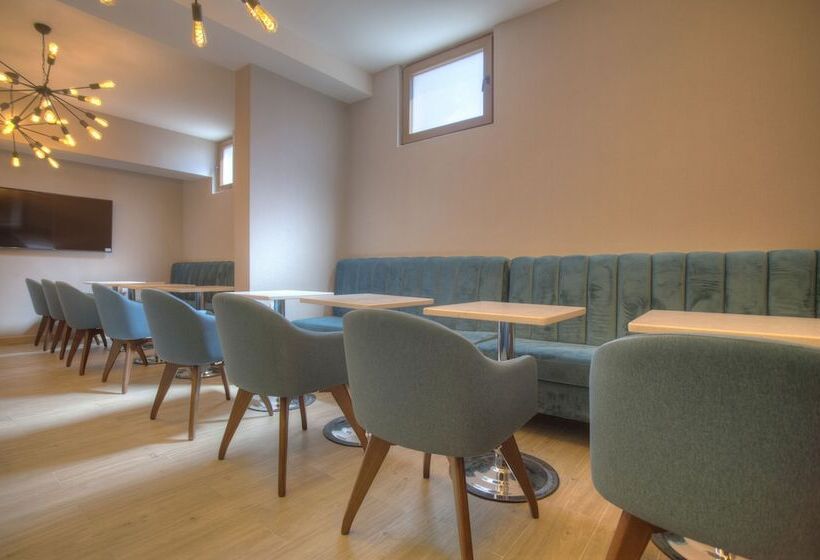 Fotos del hotel Twelve By Aycon:  11