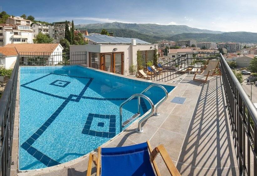 Fotos del hotel Twelve By Aycon:  8