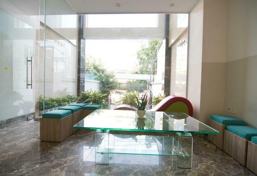 Fotos del hotel Reddoorz Plus Near Gia Dinh International Hospital 2:  2