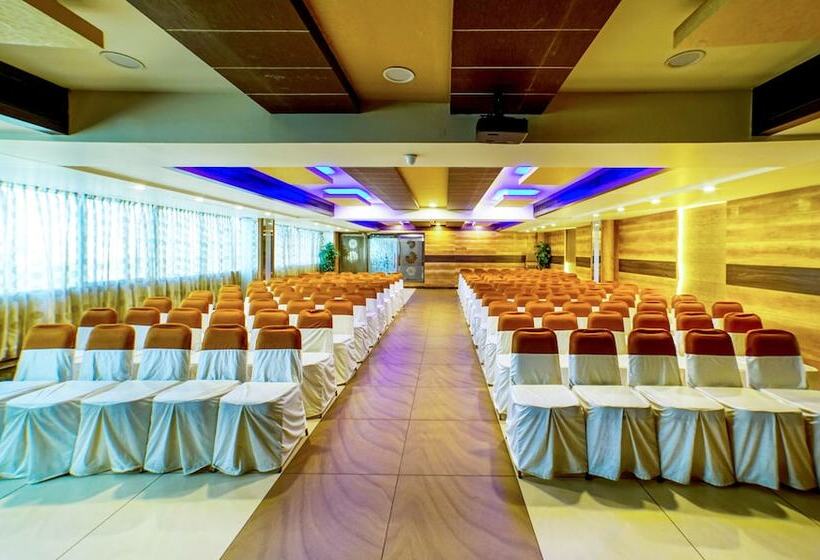 Fotos del hotel Treebo Trend Rajathadri Palace:  5