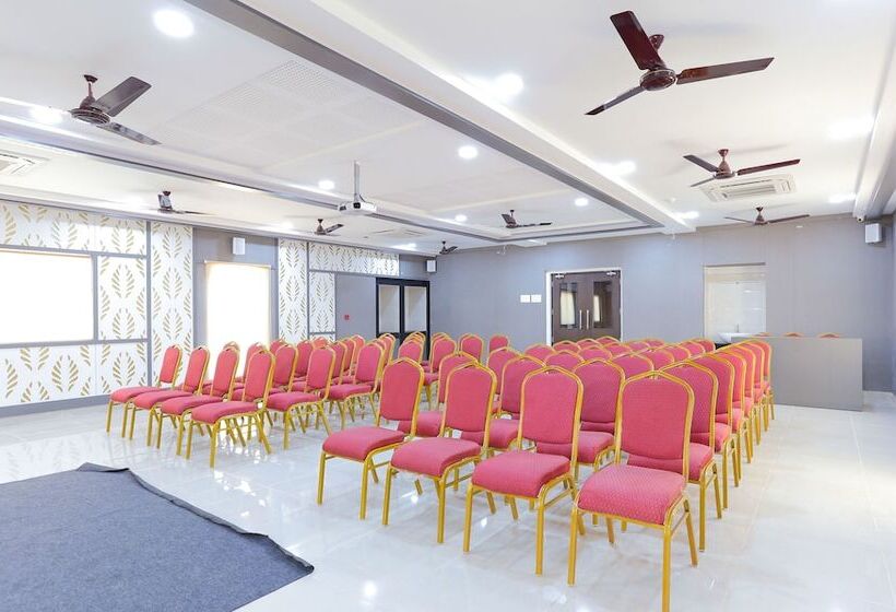 Fotos del hotel Treebo Trip Majestic Inn:  2