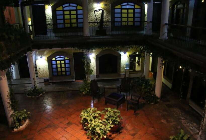 Fotos del hotel Alcázar Doña Victoria:  2