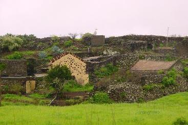 Charming House In Isora With Mountain View - Isora