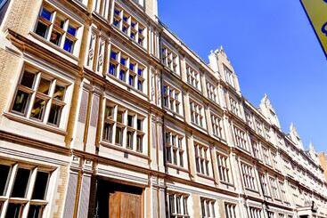 Excellent Entire Apartment Between St Pauls Cathedral And Covent Garden - London