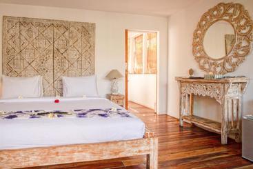 United Colors Of Gili - Gili Meno