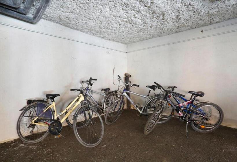 Fotos del hotel Ibis Budget Apt Luberon:  22