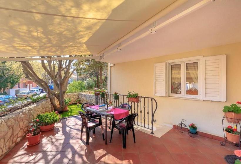 Fotos del hotel Leona & Borna's Central Lapad Suites:  2