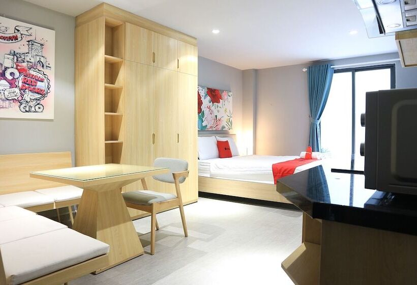 Fotos del hotel Reddoorz Plus @ Le Van Sy Street 2:  8