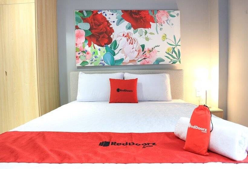 Fotos del hotel Reddoorz Plus @ Le Van Sy Street 2:  9