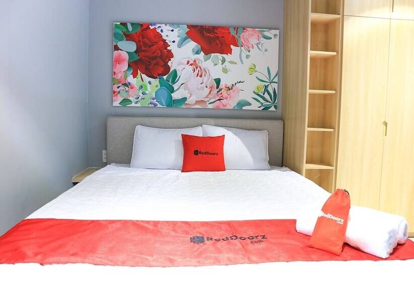 Fotos del hotel Reddoorz Plus @ Le Van Sy Street 2:  11