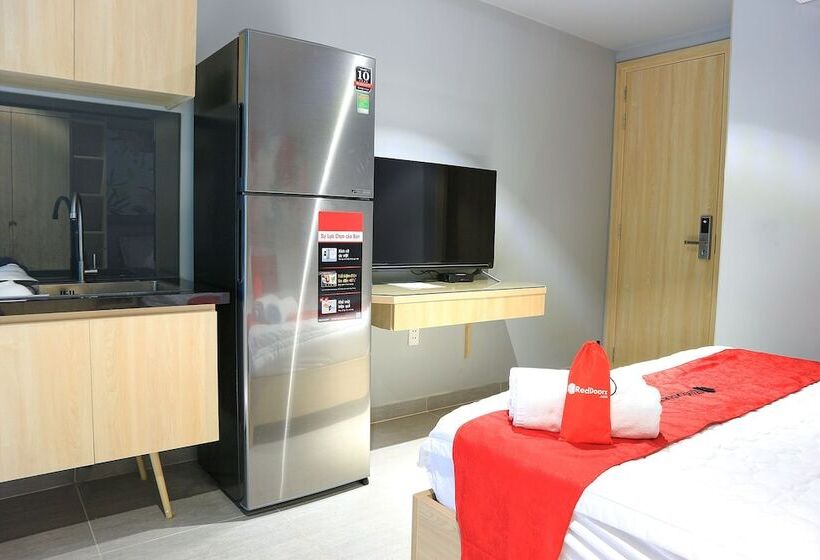 Fotos del hotel Reddoorz Plus @ Le Van Sy Street 2:  14