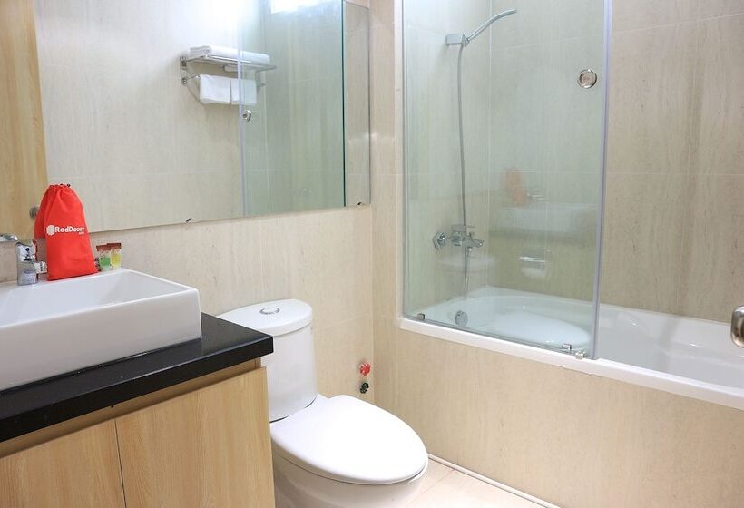 Fotos del hotel Reddoorz Plus @ Le Van Sy Street 2:  2