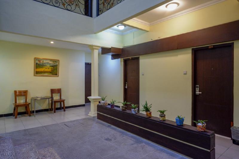 Fotos del hotel Reddoorz Plus @ Hotel Asih Uny:  25