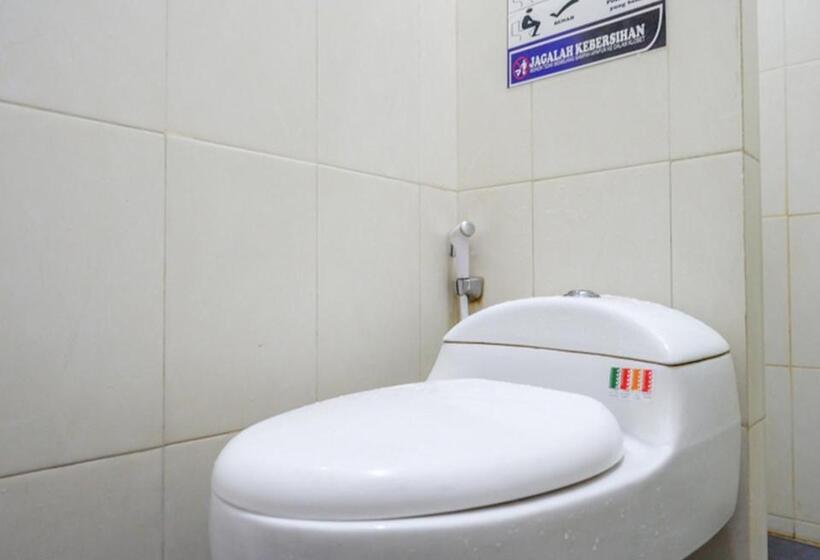 Fotos del hotel Reddoorz Plus @ Hotel Asih Uny:  4