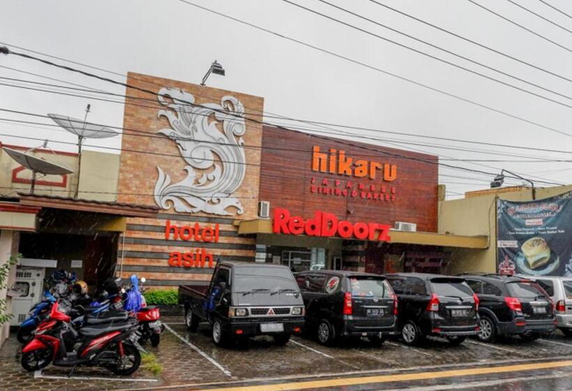 Fotos del hotel Reddoorz Plus @ Hotel Asih Uny:  23