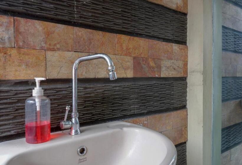 Fotos del hotel Reddoorz Plus @ Hotel Asih Uny:  20