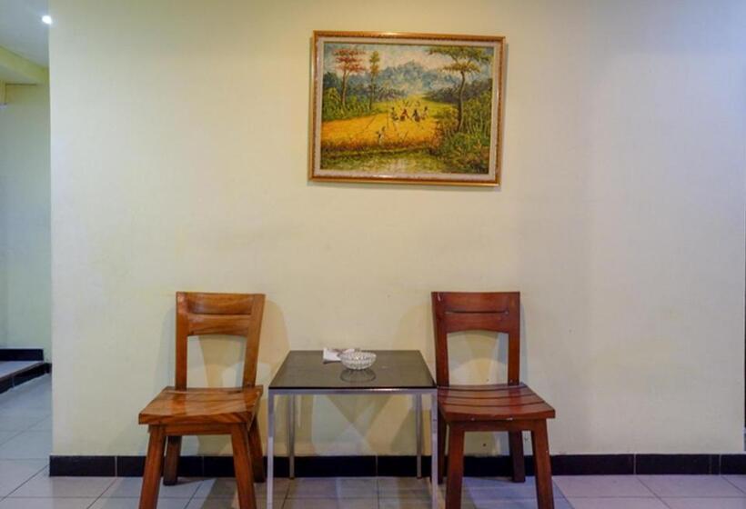 Fotos del hotel Reddoorz Plus @ Hotel Asih Uny:  16