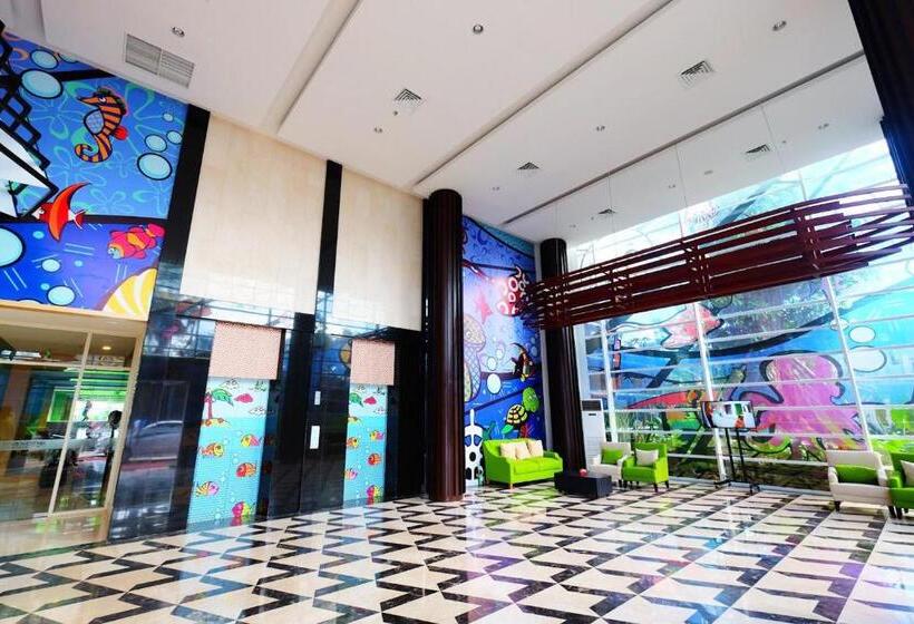 Fotos del hotel Maxones At Resort Makassar:  13