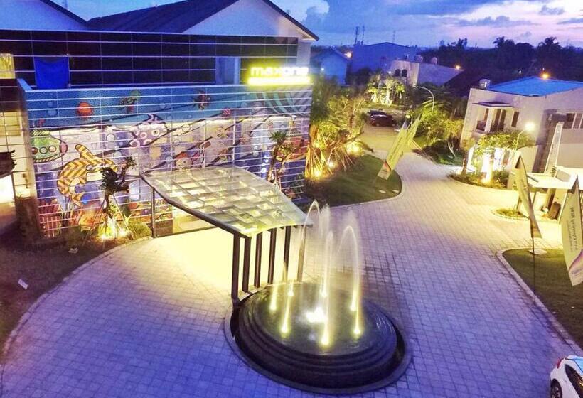 Fotos del hotel Maxones At Resort Makassar:  22