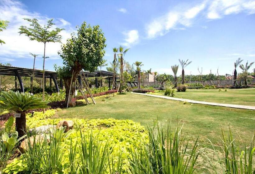 Fotos del hotel Maxones At Resort Makassar:  20