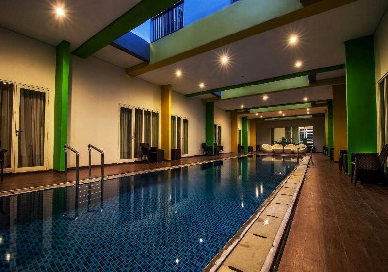 Fotos del hotel Maxones At Resort Makassar:  2