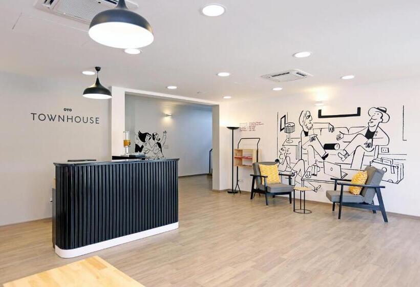 Fotos del hotel OYO Townhouse 017 HUDA City Center:  3