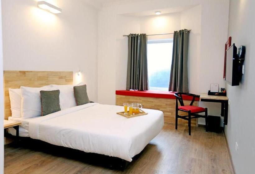 OYO Townhouse 017 HUDA City Center