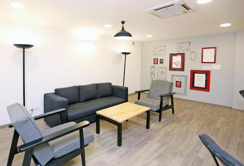 Fotos del hotel OYO Townhouse 017 HUDA City Center:  2