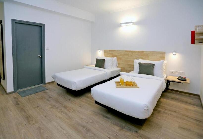 Fotos del hotel OYO Townhouse 017 HUDA City Center:  9