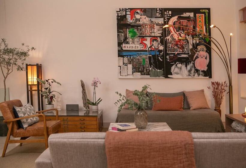 Fotos del hotel The Luxury Inn:  8