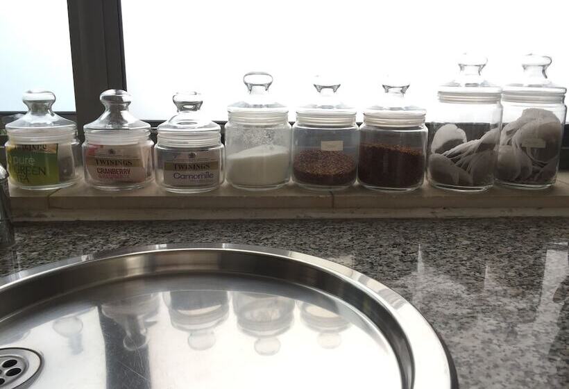 Fotos del hotel The Luxury Inn:  16