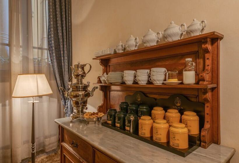 Fotos del hotel Residenza D'epoca In Piazza Della Signoria:  11