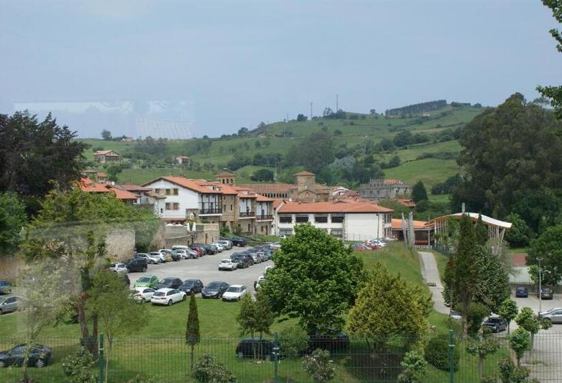 Fotos del hotel Colonial de Santillana:  18
