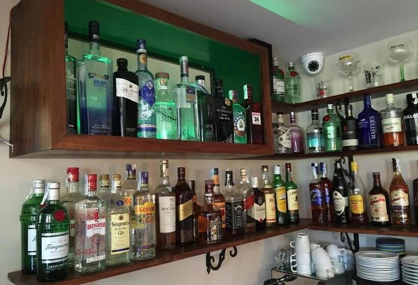 Fotos del hotel Colonial de Santillana:  8