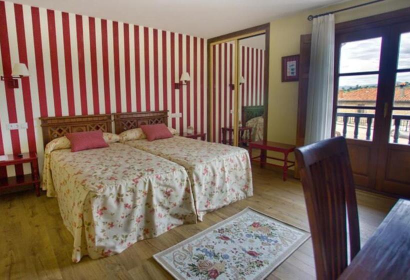 Fotos del hotel Colonial de Santillana:  15