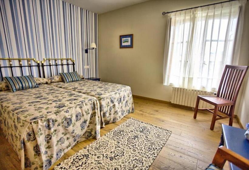 Fotos del hotel Colonial de Santillana:  4