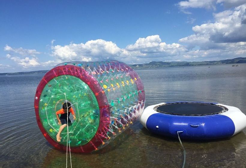 Jack & Di S Lakefront Motel