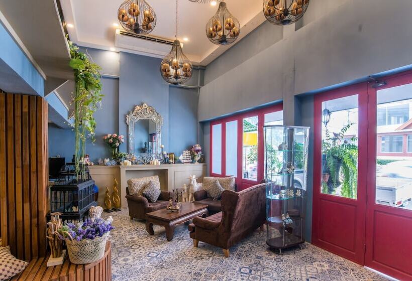 Fotos del hotel At Ease Bijou:  2