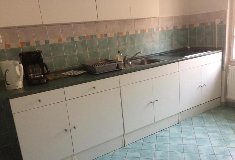 Fotos del hotel At The Golden Plough Apartments:  3