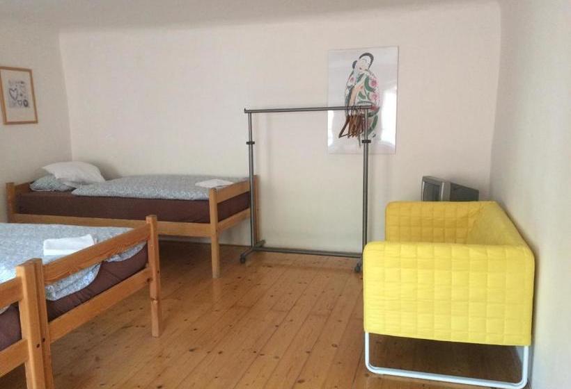 Fotos del hotel At The Golden Plough Apartments:  9