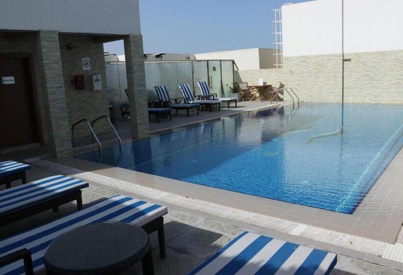 Fotos del hotel Strato  By Warwick:  3