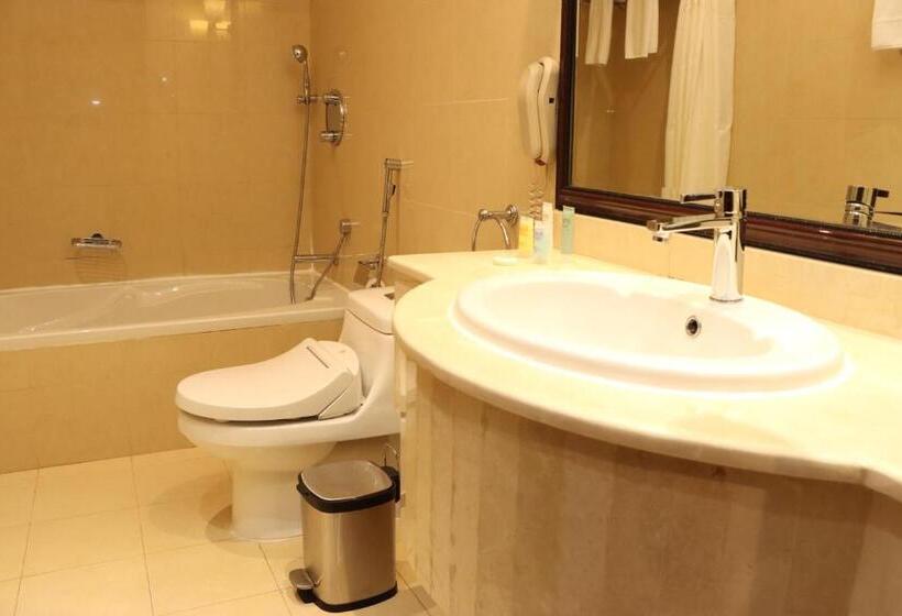 Fotos del hotel Strato  By Warwick:  6