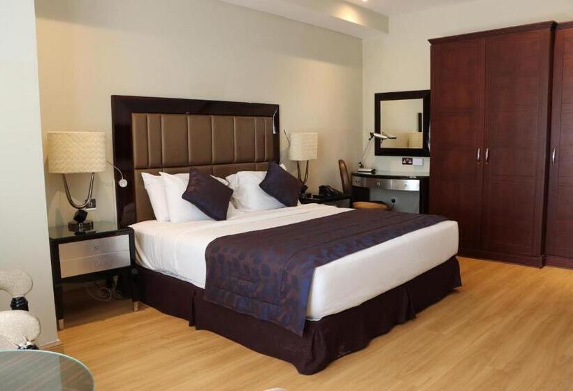 Fotos del hotel Strato  By Warwick:  2