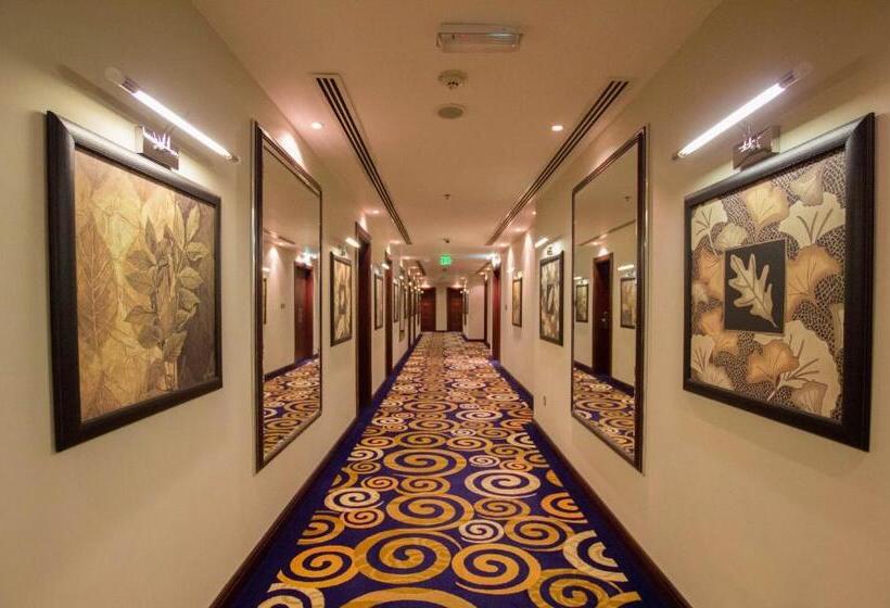 Fotos del hotel Strato  By Warwick:  4