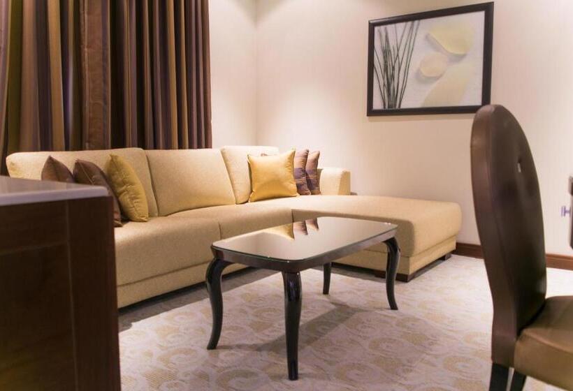 Fotos del hotel Strato  By Warwick:  14