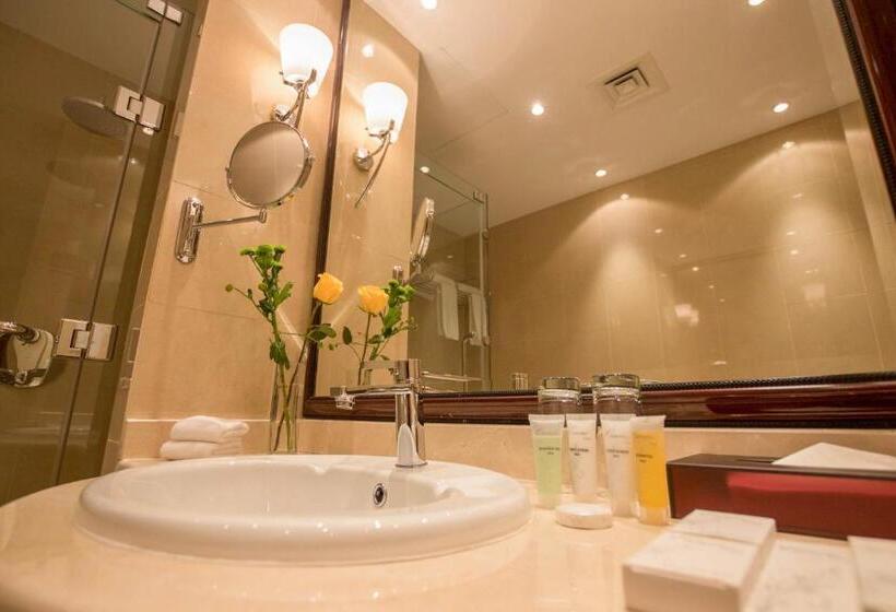 Fotos del hotel Strato  By Warwick:  11