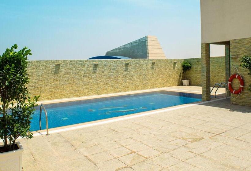 Fotos del hotel Strato  By Warwick:  9