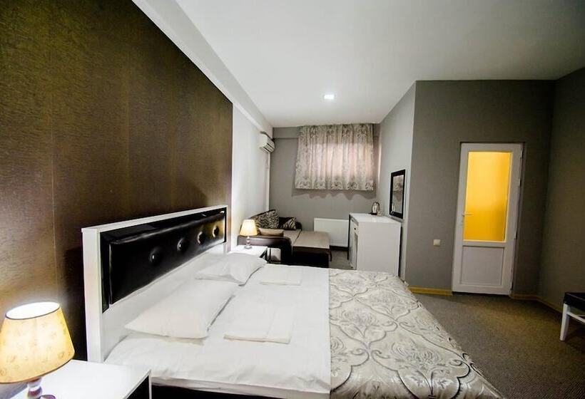 Fotos del hotel Batoni Near Airport:  17