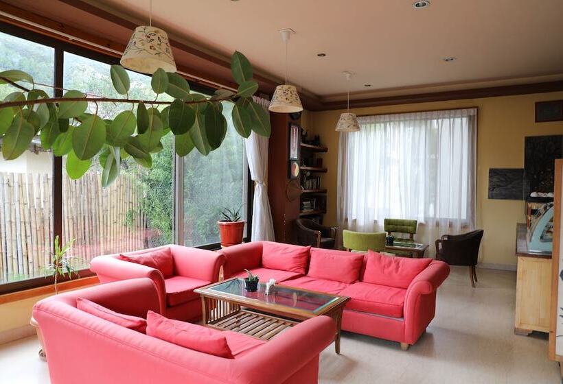 Fotos del hotel Bhutan Suites:  2