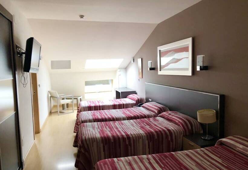 Fotos del hotel Villa De Cacabelos:  9